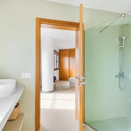 Prázdninový dům Modern Design House With Roof Terrace