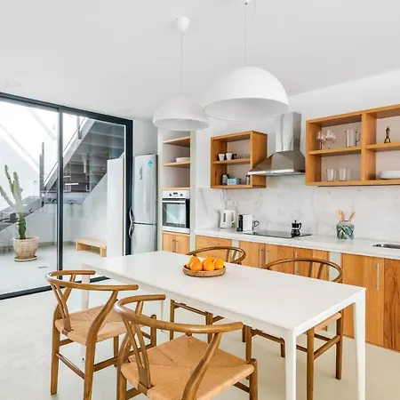 Modern Design House With Roof Terrace Prázdninový dům