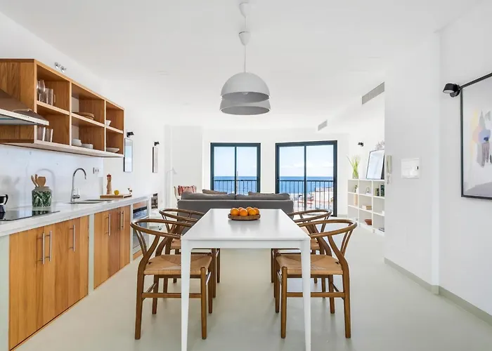 بيت للعطل Modern Design House With Roof Terrace