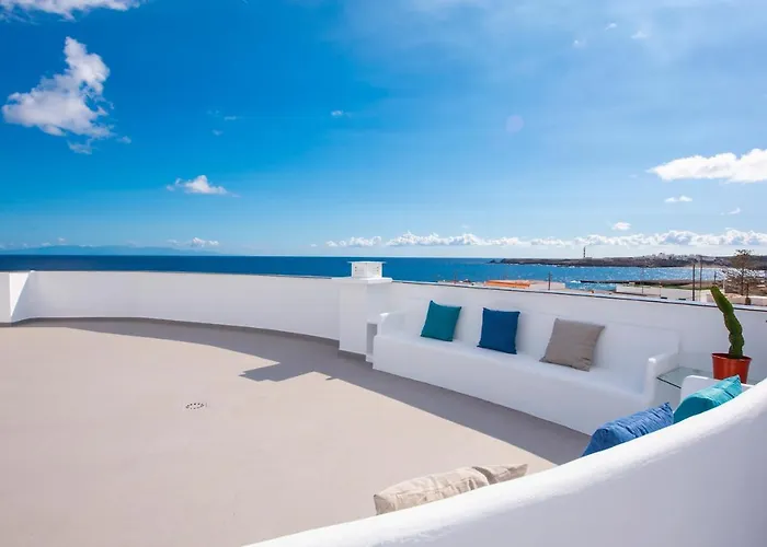 بيت للعطل Modern Design House With Roof Terrace