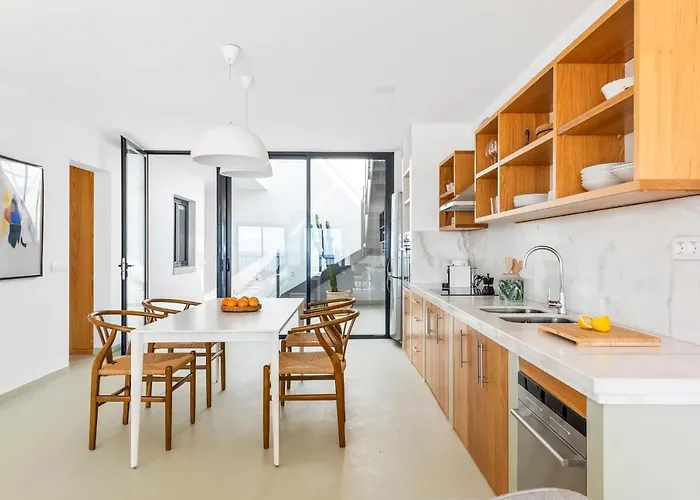 Modern Design House With Roof Terrace *