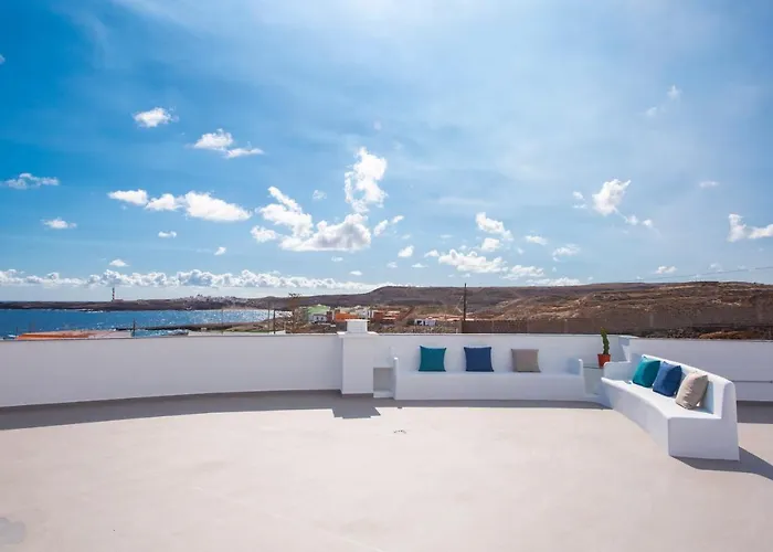 Modern Design House With Roof Terrace بيت للعطل