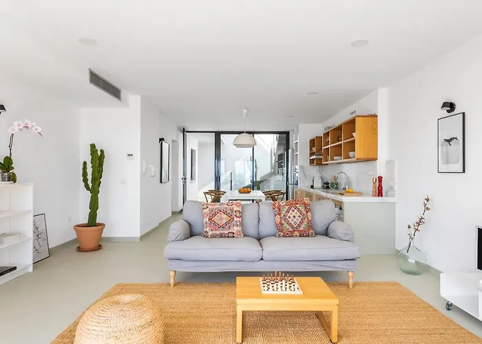 Modern Design House With Roof Terrace بيت للعطل
