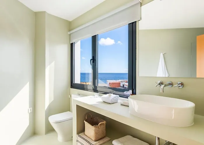 بيت للعطل Modern Design House With Roof Terrace