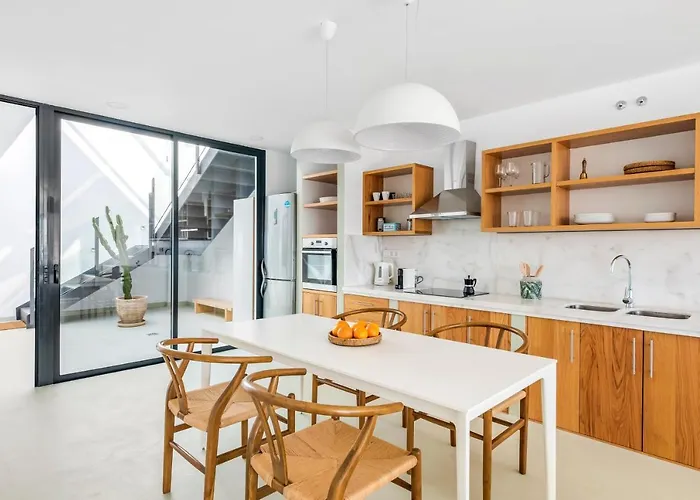 Modern Design House With Roof Terrace بيت للعطل
